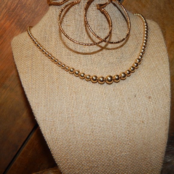 Vintage Classic Graduating Plastic Gold Bead Necklace  w/Wavy Bangles & … - Picture 3 of 6